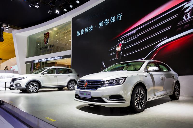 全新荣威950、荣威e950定义“高级轿车” 成都车展亮相售价16.88万起 互联网汽车上市一周年 系统升级带来颠覆式进化