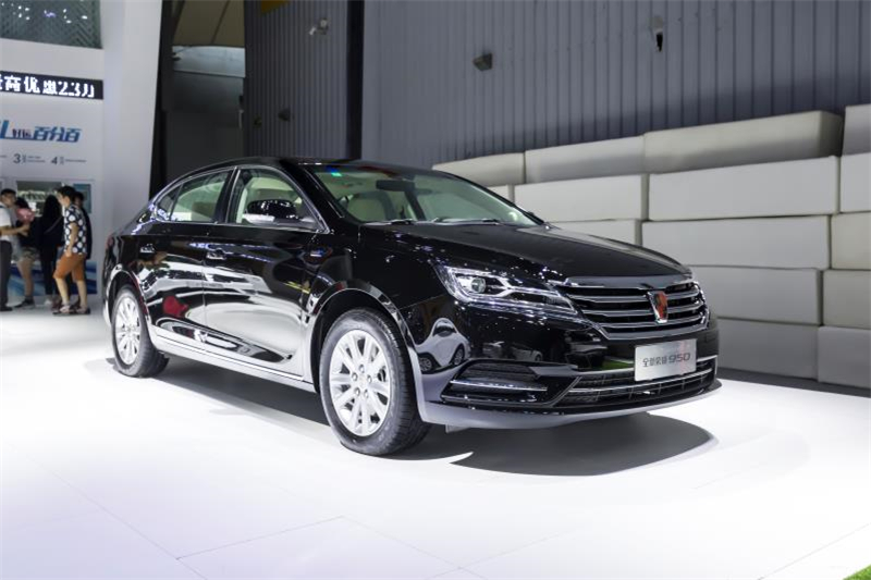 全新荣威950、荣威e950定义“高级轿车” 成都车展亮相售价16.88万起 互联网汽车上市一周年 系统升级带来颠覆式进化