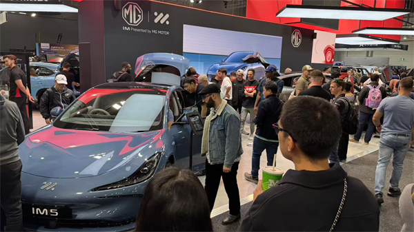 智己汽车正式登陆澳大利亚，双车闪耀墨尔本车展